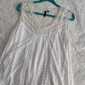 New Directions layered lacey tank XL